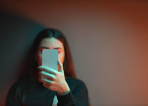 Should Teenagers Use Social Media?